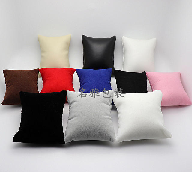 Spot wholesale watch box small pillow jewelry box inner flannel small pillow PU leather pillow bag bracelet display silk cotton bag detail 9