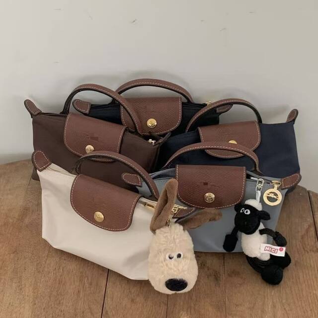 Cross-Border Dragon-Embellished Mini Dumpling Bag, Versatile Commuter Small Bag, Single Shoulder Crossbody Mini Handbag, Mobile Phone Bag, Women's Bag detail 3