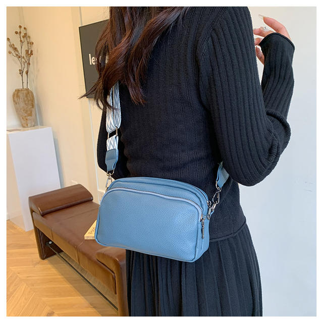 Cross-Border 2025 New Fashion Women's Bag, High-End Simple and Elegant Shoulder Crossbody Bag, Versatile Retro Small Square Bag detail 12