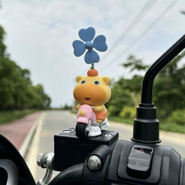 Electric Vehicle Decoration Capybara Lulu Rotating Windmill Bicycle Motorcycle Universal Cute Decorative Toy Pendant detail 4