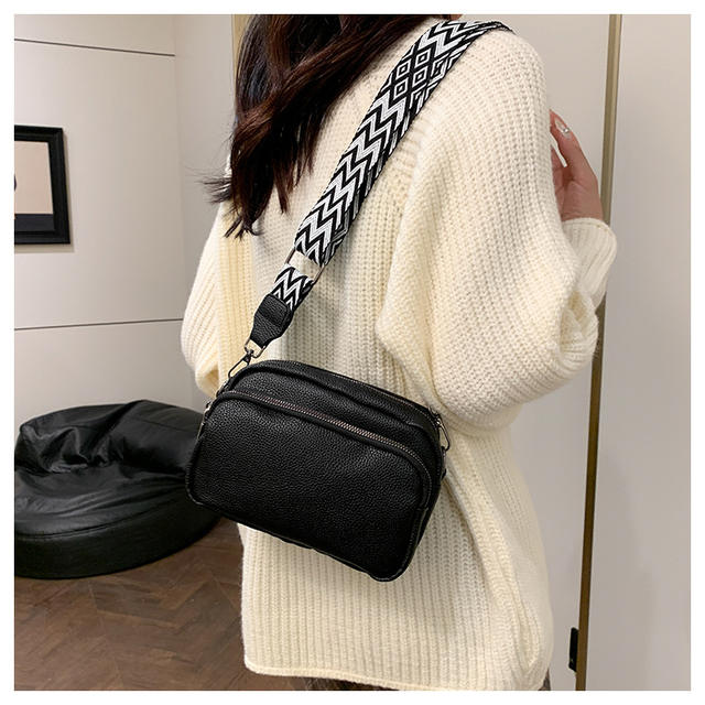 Cross-Border 2025 New Fashion Women's Bag, High-End Simple and Elegant Shoulder Crossbody Bag, Versatile Retro Small Square Bag detail 9
