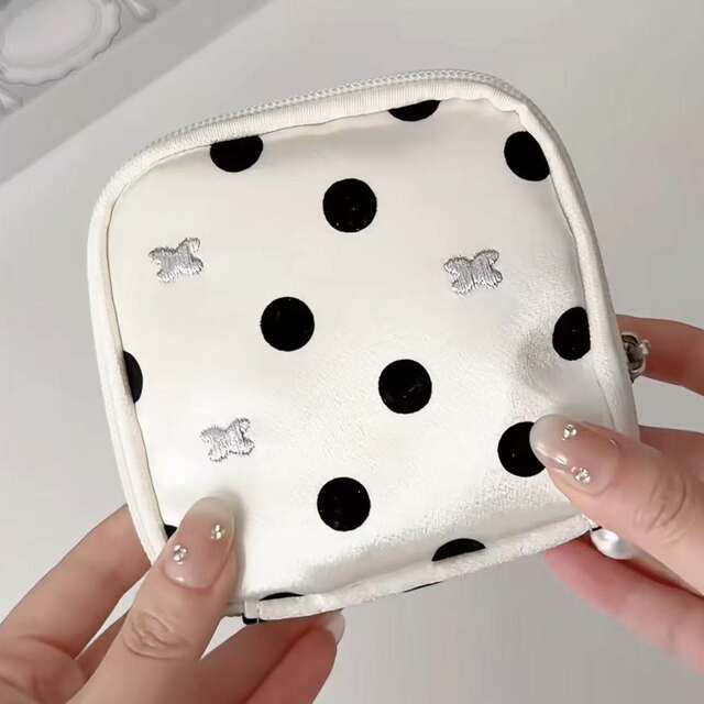 2026 Velvet Cute Style Polka Dot Korean Style Jewelry Storage Bag for Women Large Capacity Portable Storage Bag detail 3