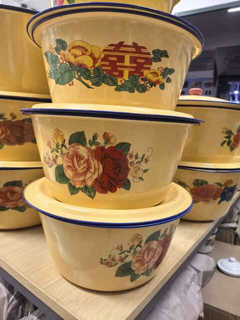 Enamel Cake Basin, Wash Basin, Yellow Deepened Soup Pot and Basin, Dumpling Filling Basin, Enamel Enamel Soup Basin with Lid detail 4