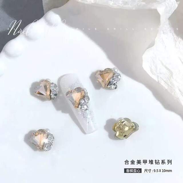 New Sparkling Champagne-Colored Nail Art Accessories with Trendy Transparent Crystal Tilted Heart-Shaped 3D Nail Rhinestones