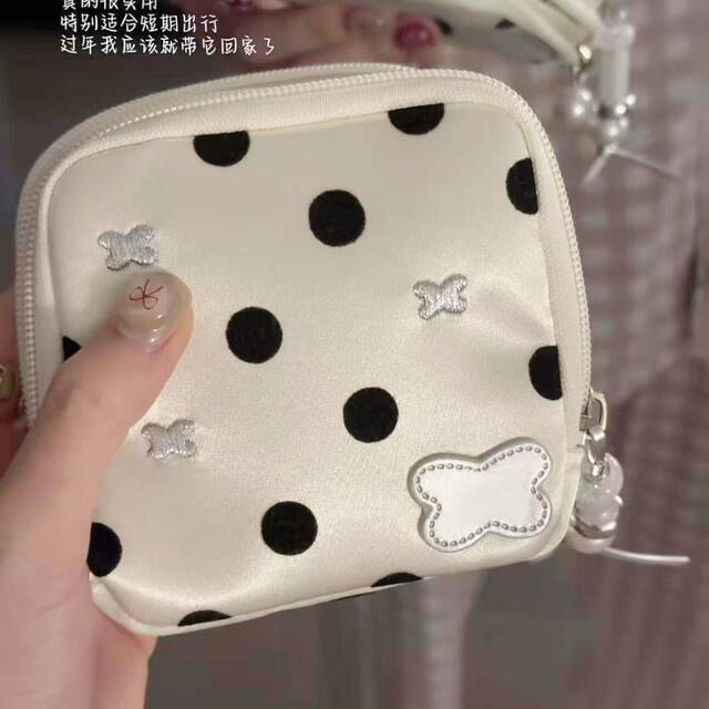 2026 Velvet Cute Style Polka Dot Korean Style Jewelry Storage Bag for Women Large Capacity Portable Storage Bag detail 5
