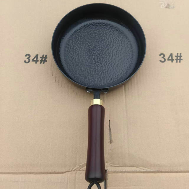 Zhangqiu Hand-Forged Fish Scale Flat Frying Pan, Non-Stick Cast Iron Frying Pan, Uncoated Thickened Pan for Frying Eggs, Grilling Meat, and Steak detail 2