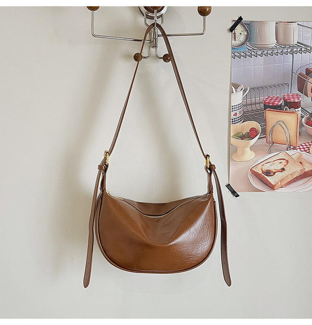 Fashionable and High-End New Versatile Casual Crossbody Dumpling Bag, Korean Style Soft Leather Texture Niche Casual Shoulder Underarm Bag detail 12