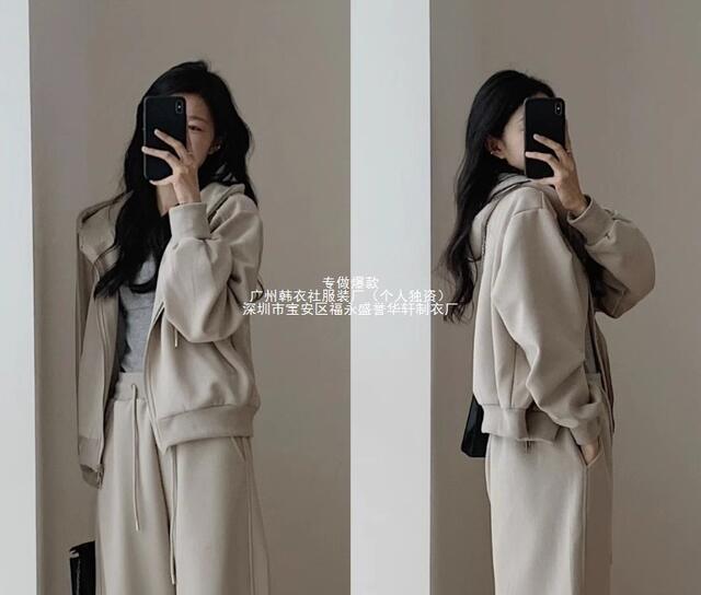 Early Autumn Outfit with a Complete Tea-Themed Set: Women's Hooded Sweatshirt and Wide-Leg Pants, Sporty Casual Two-Piece Set in Black detail 5