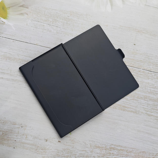 Ultra-thin aluminum alloy business card case matte business card holder carry gift business card holder laser logo detail 9