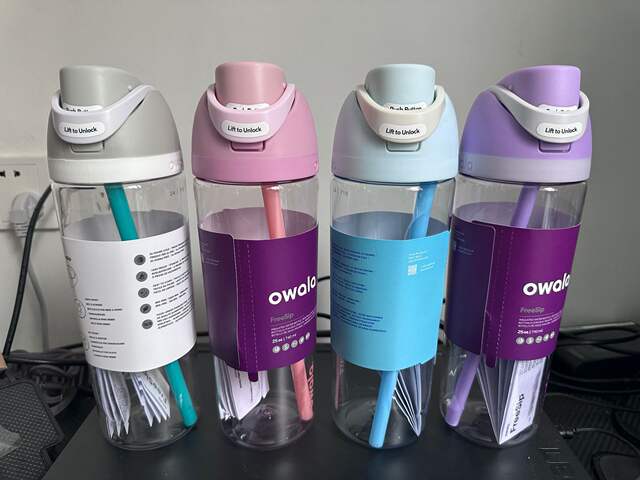 New Owala Plastic Water Cup Freesip Straw Cup Outdoor Fitness Portable Water Cup with Handle Sports Plastic Cup detail 1