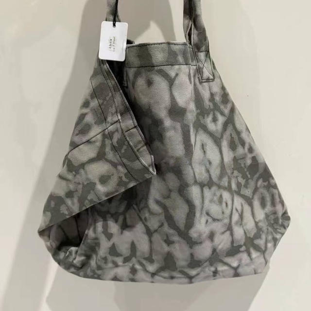 New High-End Tote Bag for Women, Large-Capacity Canvas Shoulder Bag, Commuting Yoga Fitness Handbag, Same Style for Men and Women detail 10