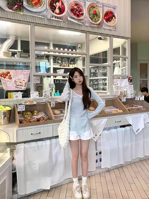 Jiao Xiting Blue V-Neck Striped Sun-Protective Long-Sleeve T-Shirt for Women, Korean Style Relaxed and Lazy Loose-Fitting Cover-Up Top for Women detail 6