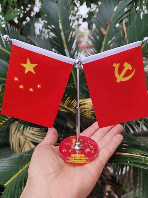 Car-Mounted Red Flag Ornament, Double-Sided Red Flag Ornament for Office Desk, Crystal Base, Party Flag, National Flag, Water Decoration, Desktop Display detail 11