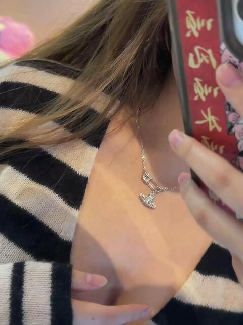 Empress Dowager Boutique Saturn Pin Necklace Girls New Entry Luxury Pape Pendant Niche High-end Clavicle Chain detail 9