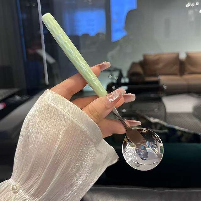 Light Luxury Stainless Steel Spoon for Home Use, High Aesthetic Value Soup Spoon, Creative Girly Style, Plastic Handle Round Spoon for Fruit and Dessert