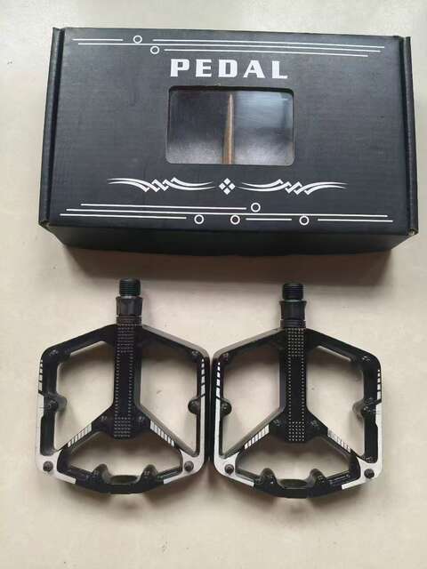 Du Bearing Bicycle Pedals with Three Bearings, Aluminum Alloy Non-Slip Widened Surface, Full Aluminum Pedal Board for Mountain Bikes detail 2