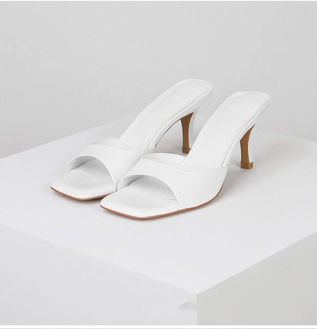 Patent Leather High Heel Sandals Women's 2023 Summer New British Style Square Heel plus size Women's Slippers detail 1