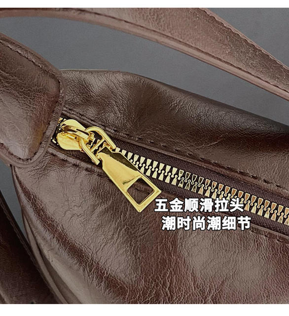 Fashionable and High-End New Versatile Casual Crossbody Dumpling Bag, Korean Style Soft Leather Texture Niche Casual Shoulder Underarm Bag detail 8