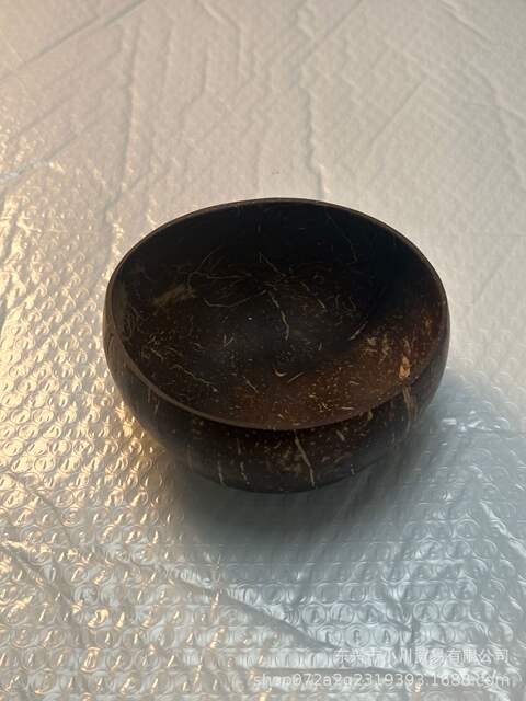 Vietnam Natural Old Coconut Shell Bowl Coconut Shell Bowl Factory Wholesale Source Hainan Creative Handmade Disposable Dongxing Small detail 1