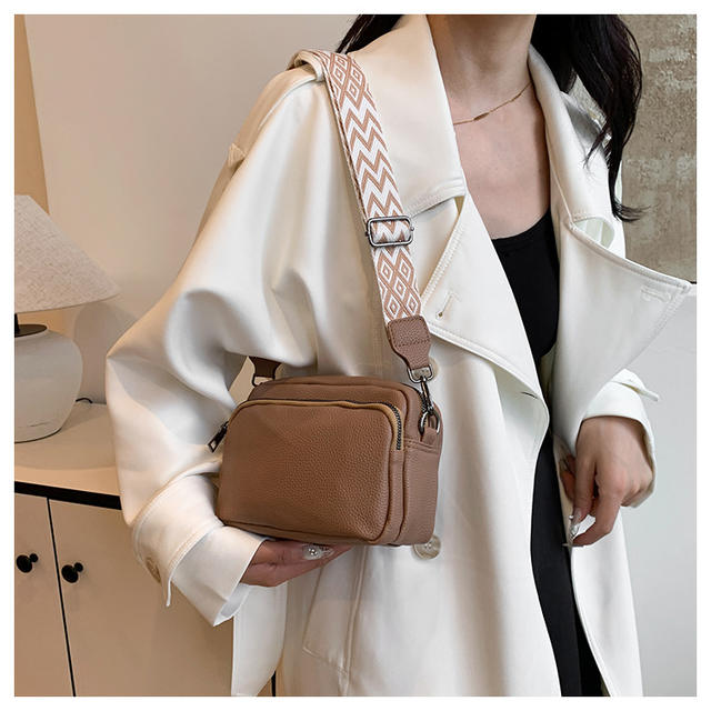 Cross-Border Hot-Selling Women's Bags 2025 New Style Simple and Fashionable Single Shoulder Crossbody Small Square Bag with Wide Shoulder Strap Casual Bag Bags detail 1