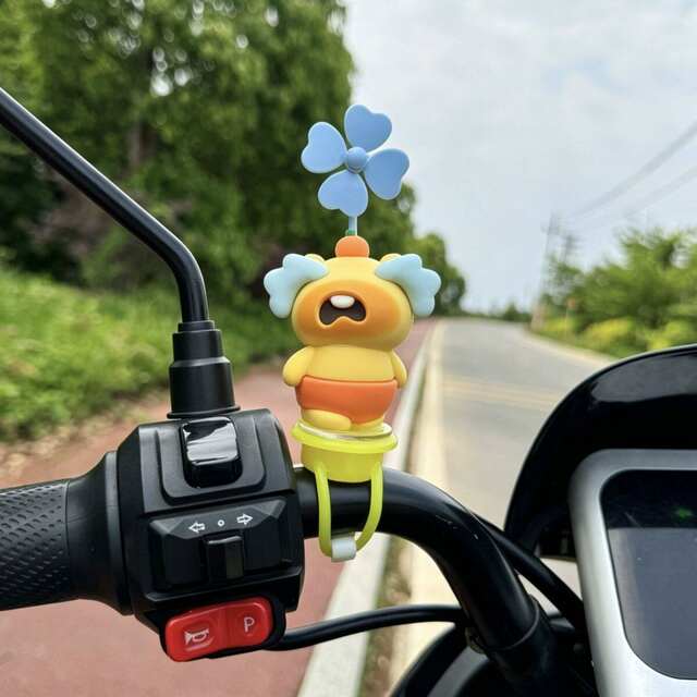 Electric Vehicle Decoration Capybara Lulu Rotating Windmill Bicycle Motorcycle Universal Cute Decorative Toy Pendant detail 7