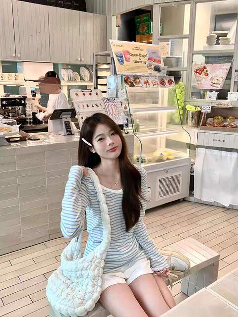 Jiao Xiting Blue V-Neck Striped Sun-Protective Long-Sleeve T-Shirt for Women, Korean Style Relaxed and Lazy Loose-Fitting Cover-Up Top for Women detail 3