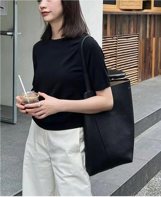 Therow Pebbled Leather Bucket Bag, Bucket-Shaped Cowhide Large-Capacity Minimalist Shoulder Bag, High-End Handbag detail 10