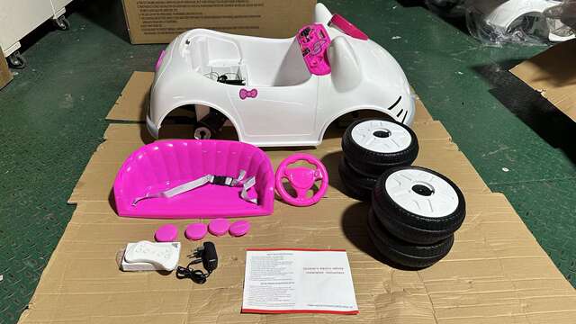 Children's Electric Car, Small Kt Cat Model, Four-Wheel Remote Control Car, Can Seat People, Swaying Feature, Cute Toy Car for Boys and Girls detail 7