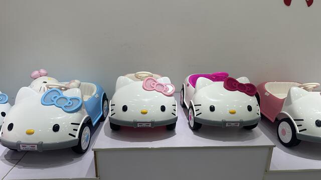 Children's Electric Car, Small Kt Cat Model, Four-Wheel Remote Control Car, Can Seat People, Swaying Feature, Cute Toy Car for Boys and Girls detail 10