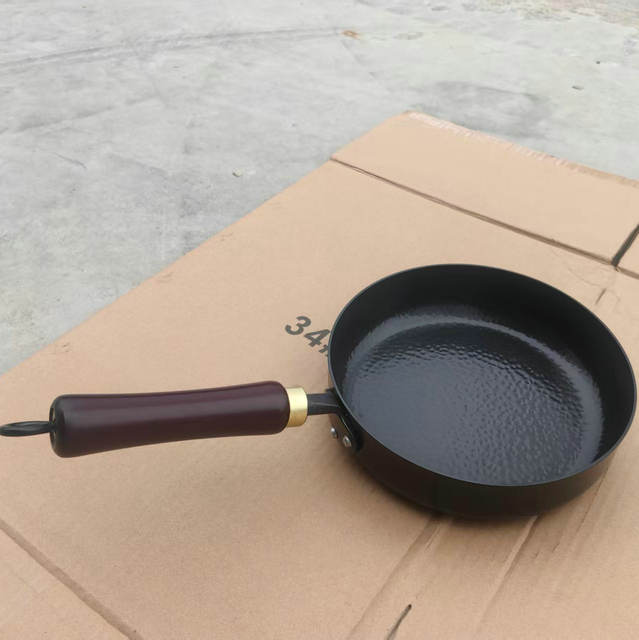 Zhangqiu Hand-Forged Fish Scale Flat Frying Pan, Non-Stick Cast Iron Frying Pan, Uncoated Thickened Pan for Frying Eggs, Grilling Meat, and Steak detail 6