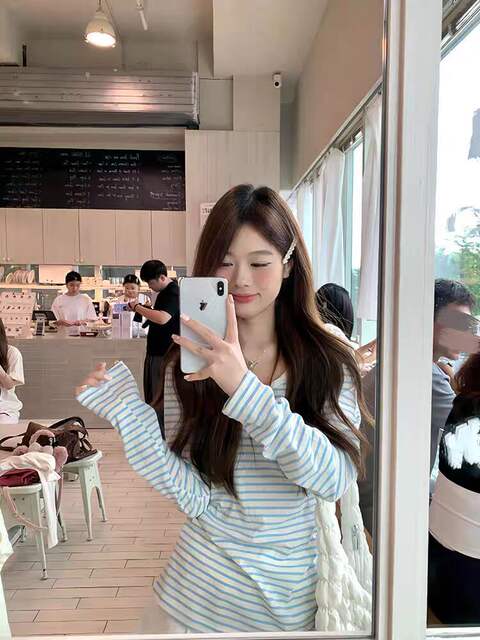 Jiao Xiting Blue V-Neck Striped Sun-Protective Long-Sleeve T-Shirt for Women, Korean Style Relaxed and Lazy Loose-Fitting Cover-Up Top for Women detail 4