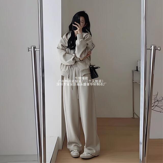 Early Autumn Outfit with a Complete Tea-Themed Set: Women's Hooded Sweatshirt and Wide-Leg Pants, Sporty Casual Two-Piece Set in Black detail 4