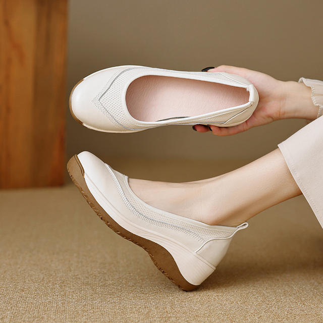 Retro Luxury Thick-Soled Lazy Loafers for Women, Genuine Soft Leather Round-Toe Slip-On Shoes, 2026 Autumn Casual High-Heeled Leather Shoes