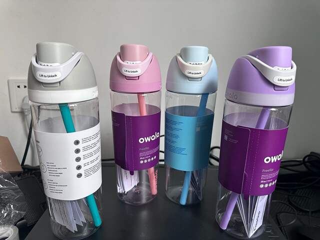 New Owala Plastic Water Cup Freesip Straw Cup Outdoor Fitness Portable Water Cup with Handle Sports Plastic Cup detail 3