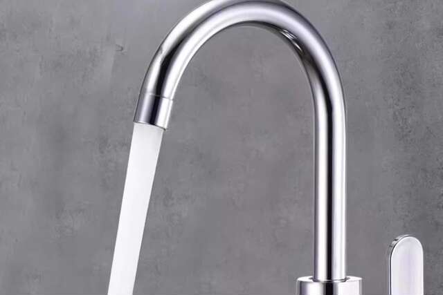High-Quality Pressurized Splash-Proof Kitchen Sink Faucet, Hot and Cold Water Model, Household Single Cold Water Sink Faucet, Copper detail 2