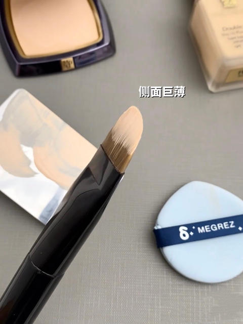 New A25 Flat Round Foundation Brush, Tongue-Shaped Makeup Artist's Seamless Liquid Foundation Brush, Not Easy to Eat Powder, Cangzhou Makeup Brush detail 3