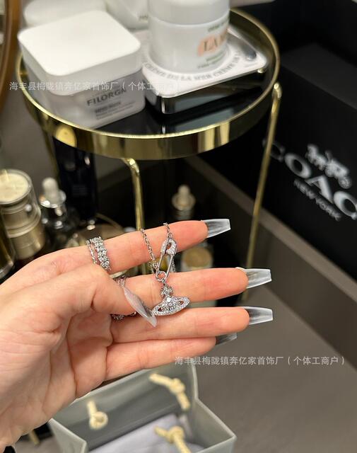 Queen Mother Saturn Necklace for Women Full Diamond Flat Paperclip Pearl Clavicle Chain Layered Versatile European and American Style detail 3