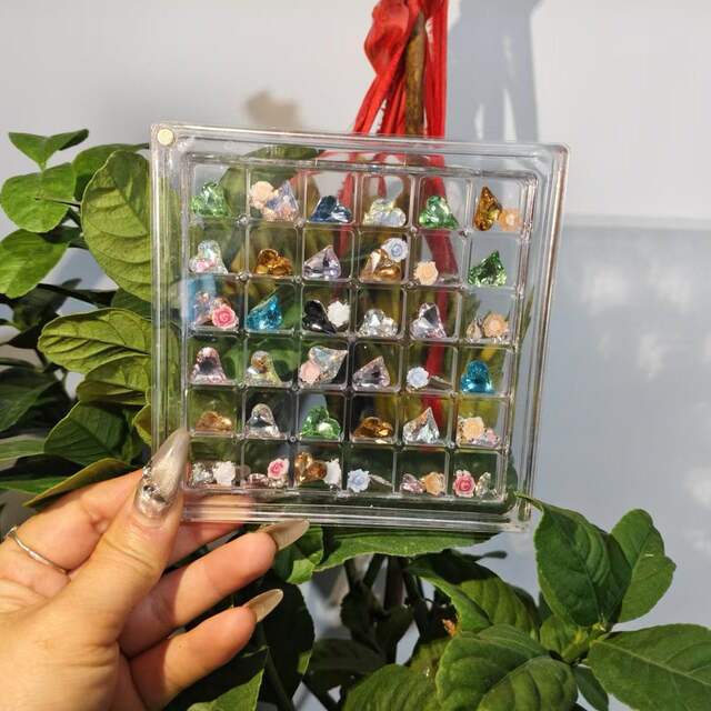 New Cross-Border 33-Compartment Acrylic Shell Storage Box with Magnetic Closure for Seaside Stones, High-Transparency Mini Jewelry Display detail 2
