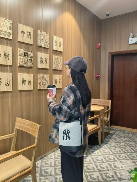 Mlb Bucket Bag 2025 New Model Ny Embroidered Women's Daily Fashion Versatile Large Capacity Lightweight Shoulder Crossbody Bag detail 2