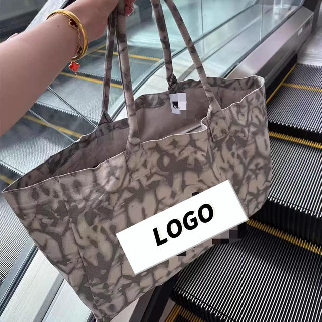 New High-End Tote Bag for Women, Large-Capacity Canvas Shoulder Bag, Commuting Yoga Fitness Handbag, Same Style for Men and Women detail 12