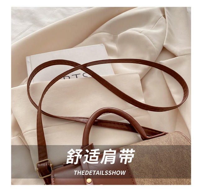 Niche Design Portable Small Bag Women's 2024 Winter New Fashionable Commuter Small Square Bag High Beauty Shoulder Bag detail 5