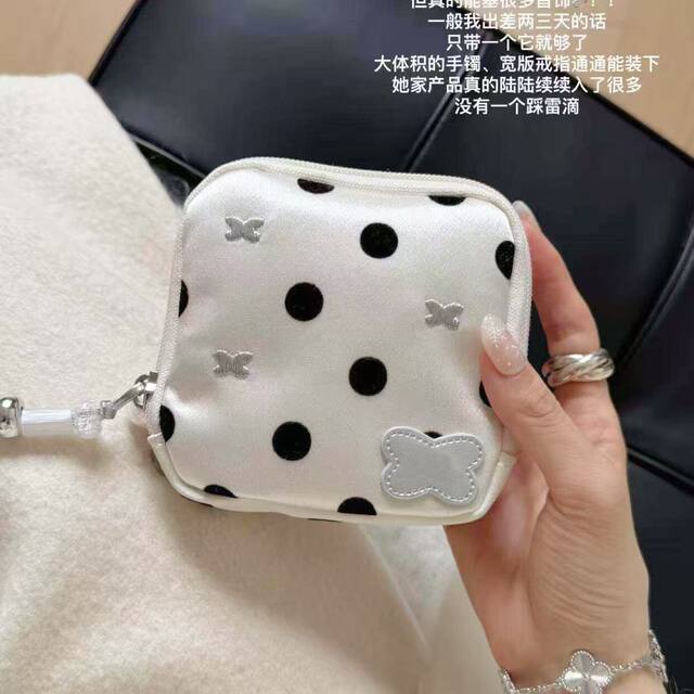 2026 Velvet Cute Style Polka Dot Korean Style Jewelry Storage Bag for Women Large Capacity Portable Storage Bag detail 4