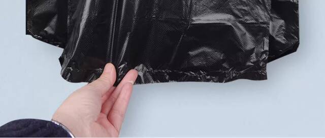 Black Garbage Bag Vest Style Medium and Large Thickened Extra Thick Large Portable Household Kitchen Plastic Garbage Bag Wholesale detail 10