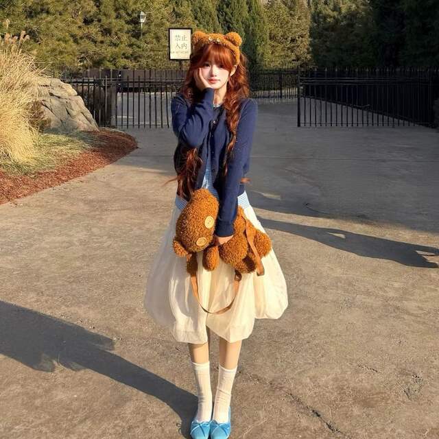 Zelan Wig Bounty Hunter Wig for Women, Natural Orange-Brown Color, Long Curly Hair, Full Head Wig, Ready to Wear detail 5