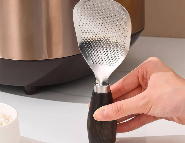Wooden Handle Stainless Steel Rice Spoon, Rice Spatula for Home Use, Standable Wooden Handle Household Spoon, Kitchen Rice Serving Spoon for Rice Cooker detail 6