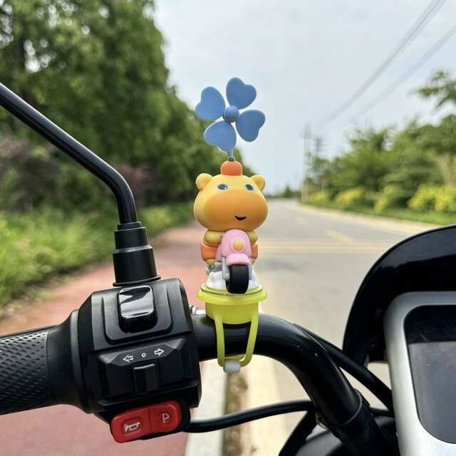 Electric Vehicle Decoration Capybara Lulu Rotating Windmill Bicycle Motorcycle Universal Cute Decorative Toy Pendant detail 9
