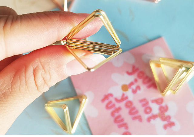 In-Stock Double-Layer Heart-Shaped Note Holder, Triangular Business Card Holder, Desktop Message Holder, Heart-Shaped Label Holder, Hotel Table Card Holder detail 11
