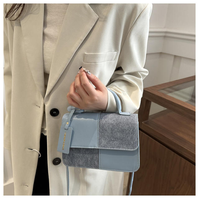 Niche Design Portable Small Bag Women's 2024 Winter New Fashionable Commuter Small Square Bag High Beauty Shoulder Bag detail 12