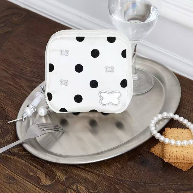 2026 Velvet Cute Style Polka Dot Korean Style Jewelry Storage Bag for Women Large Capacity Portable Storage Bag detail 11