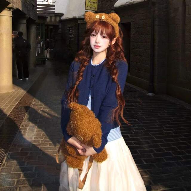 Zelan Wig Bounty Hunter Wig for Women, Natural Orange-Brown Color, Long Curly Hair, Full Head Wig, Ready to Wear detail 3